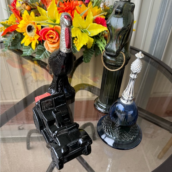 711- Four (4) Piece Collection Of Vintage Avon Glass Bottle Cologne Decanters. - Picture 3 of 11